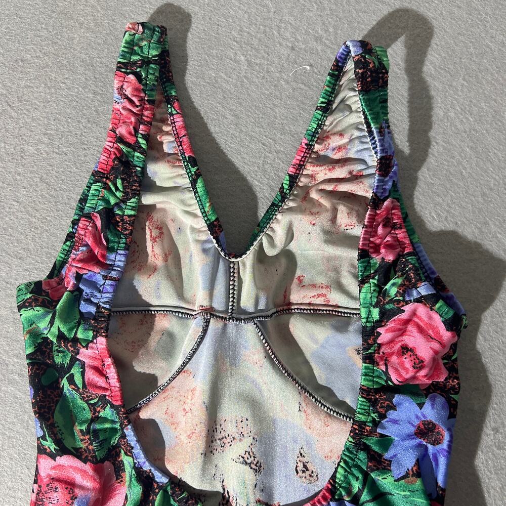Vintage Women’s Floral One Piece Swimsuit Multicolor Built In Cups - Picture 4 of 10
